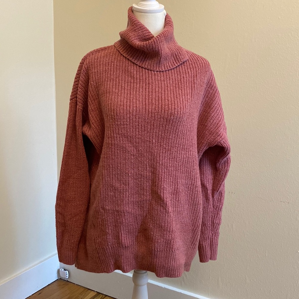 Beautiful Lou&Grey open-back turtleneck sweater